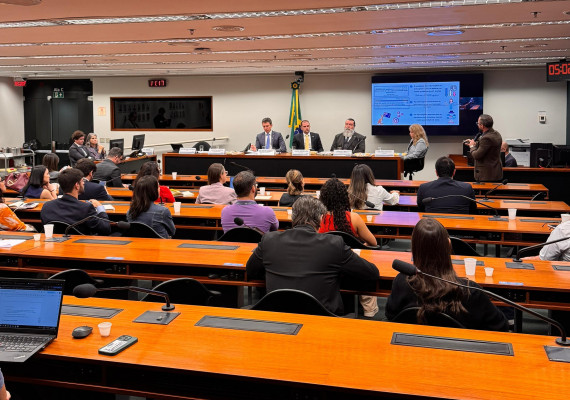 Câmara retoma debate sobre fiscalização de suplementos alimentares