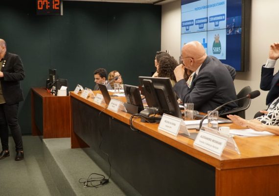 CFN destaca impacto do acesso e dos ambientes alimentares na nutrição infantil durante audiência na Câmara