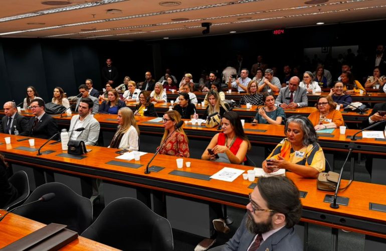 CFN defende a formação presencial em mesa de debates na Câmara dos Deputados CFN defende a formação presencial em mesa de debates na Câmara dos Deputados